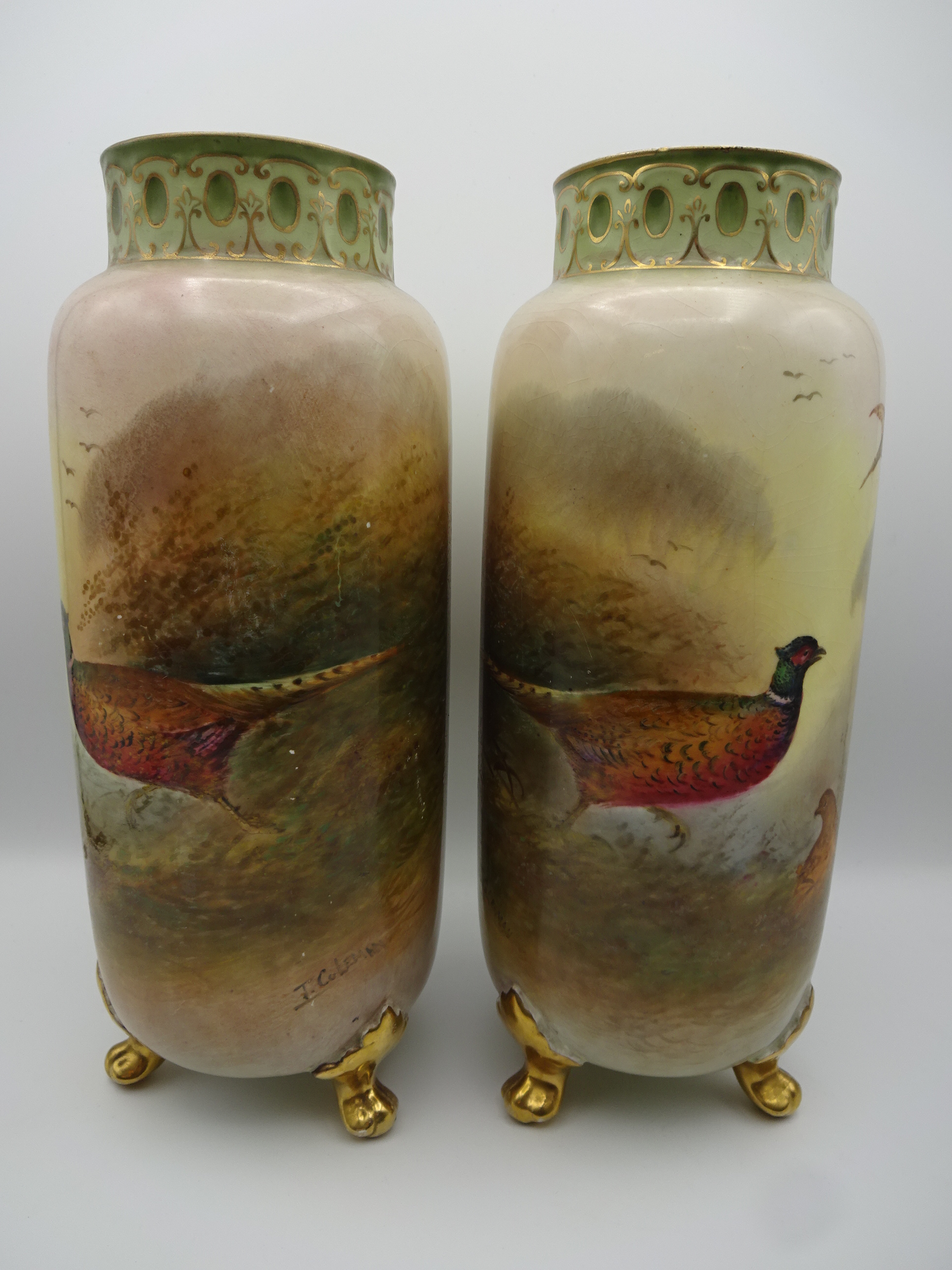 PAIR OF CROWN DEVON FIELDINGS PHEASANT THEMED VASES SIGNED COLEMAN 0865 17 26CM TALL