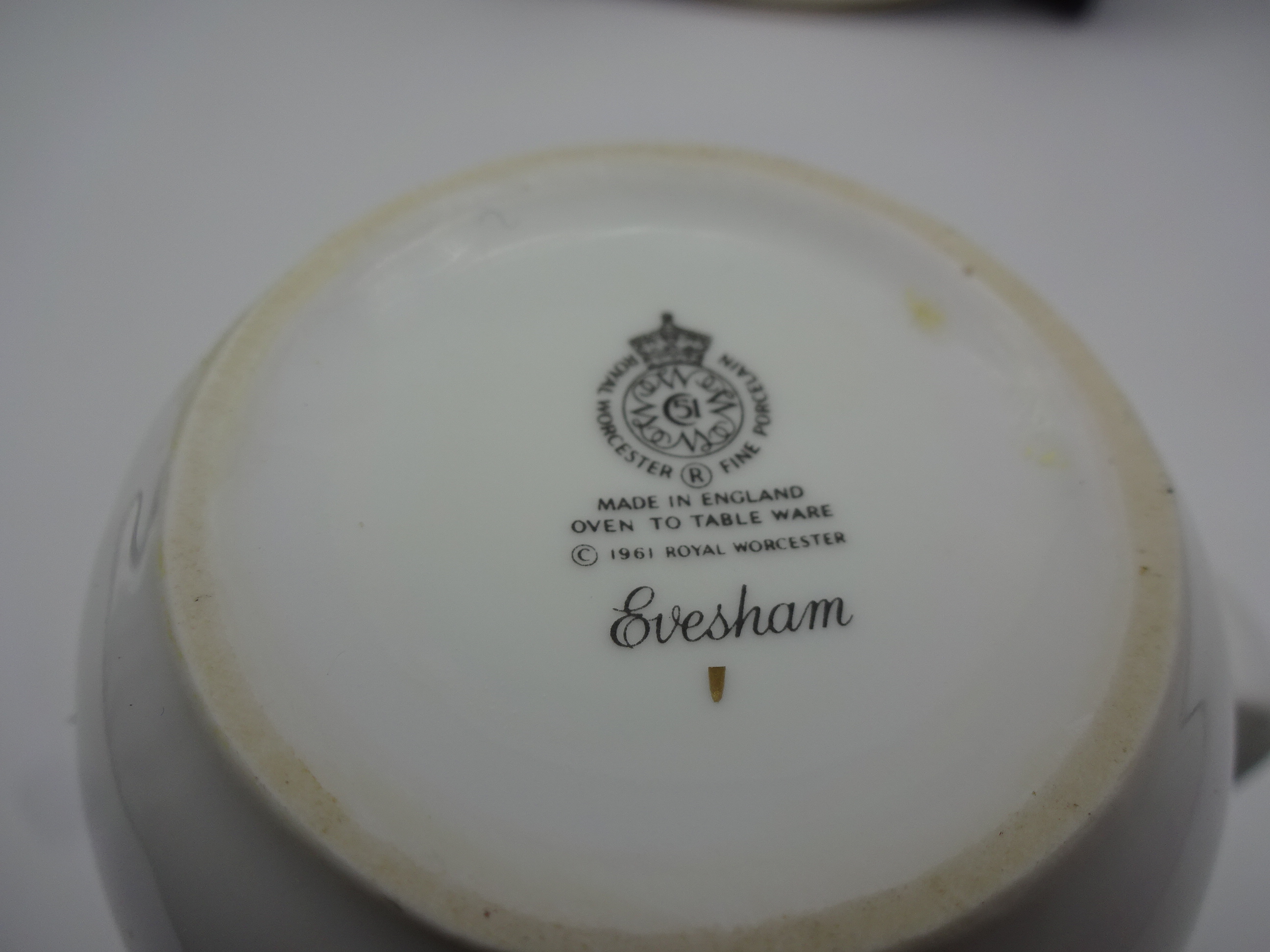 ROYAL WORCESTER EVESHAM 55+ PIECE DINNER SERVICE - Image 2 of 3