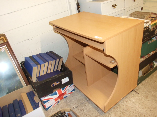 COMPUTER DESK