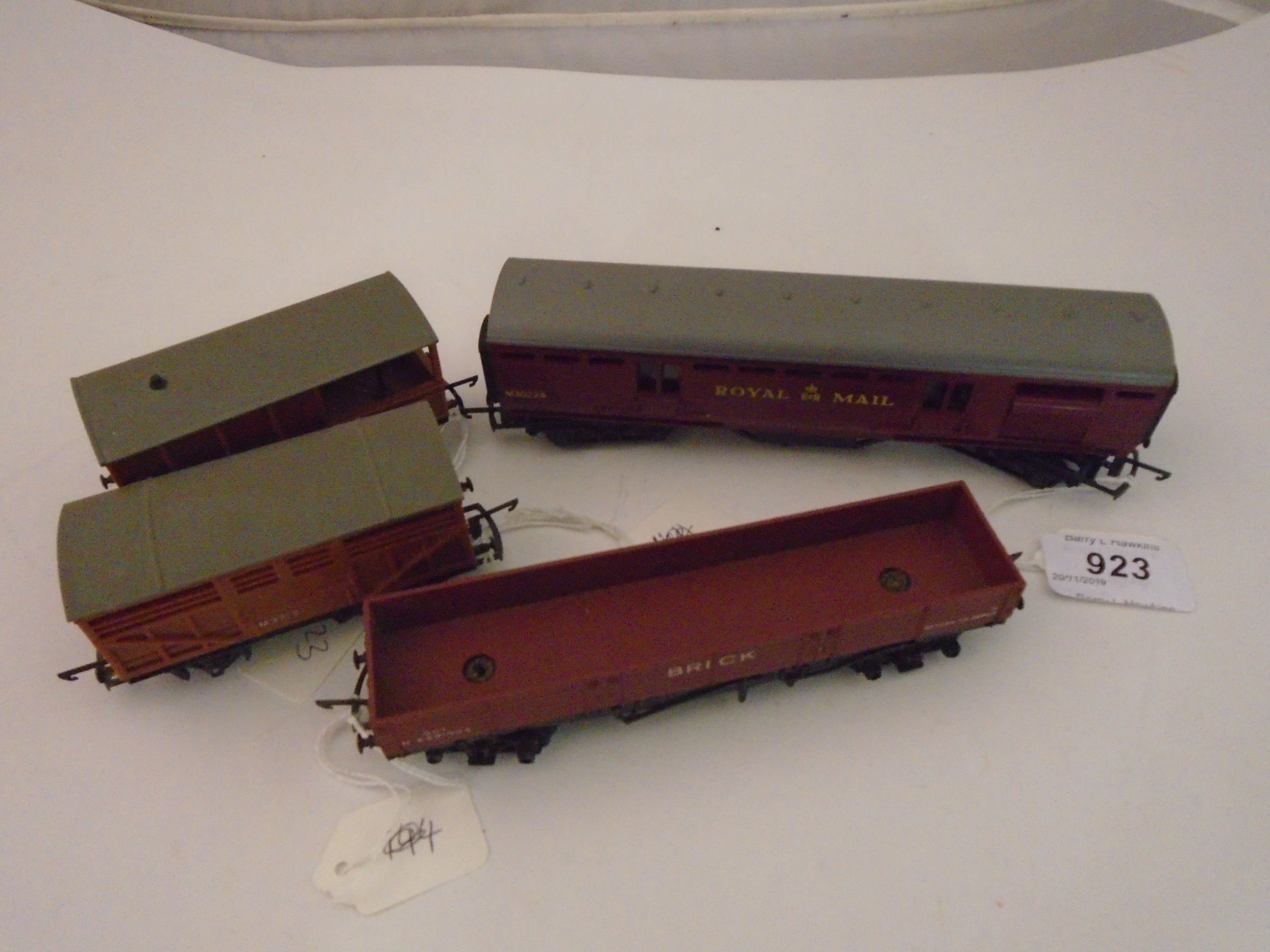 4 TRI-ANG RAILWAYS OO COACHES AND WAGONS