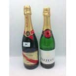 1 BOTTLE OF SPARKLING WINE FIZZECCO, 1 BOTTLE OF CHAMPAGNE MUMM.