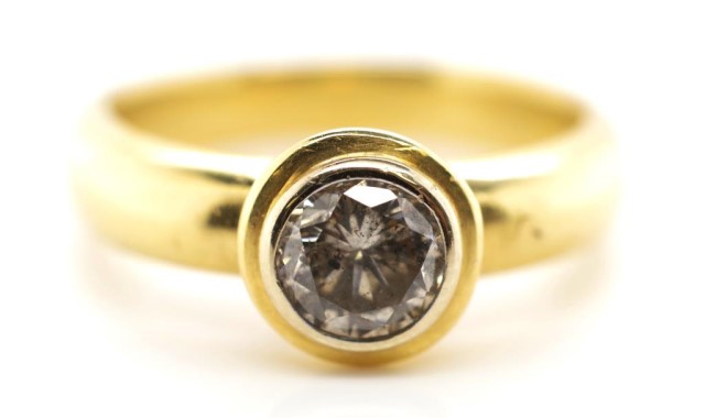 Diamond solitaire and 18ct yellow gold ring - Image 3 of 4