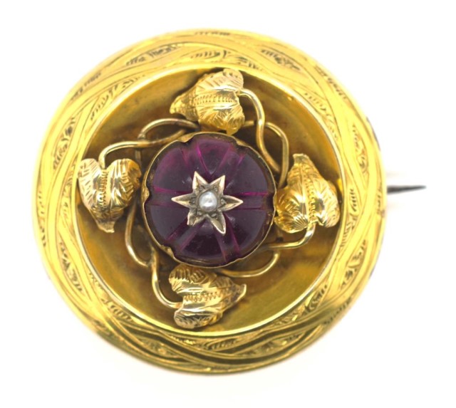 Victorian gold brooch