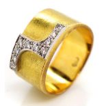 Diamond set 18ct yellow gold ring