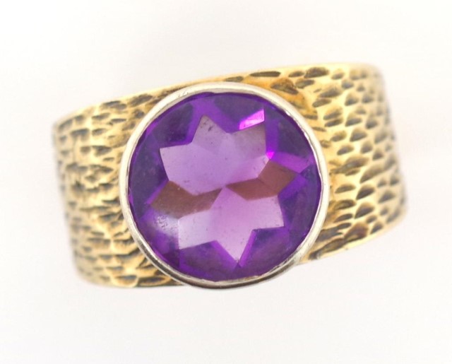 14ct yellow gold and amethyst ring