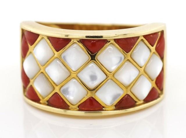 14ct gold, carnelian and mother of pearl ring