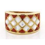 14ct gold, carnelian and mother of pearl ring