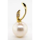 Pearl and diamond set 14ct gold pendant