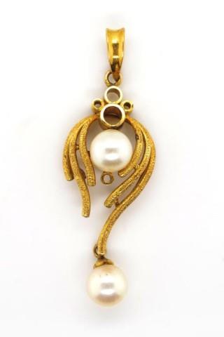 14ct yellow gold and pearl drop pendant