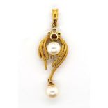14ct yellow gold and pearl drop pendant
