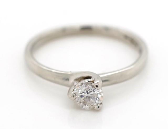 Diamond solitaire and platinum ring - Image 3 of 5