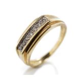 Diamond and 9ct yellow gold ring