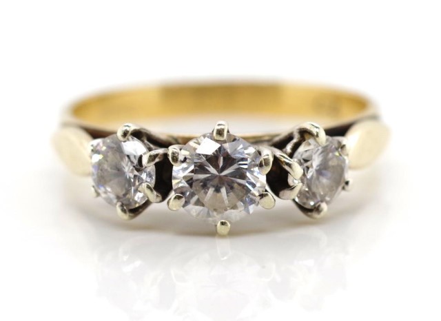 Cubic zirconia set 9ct yellow gold ring