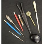 Collection vintage pens & utensils