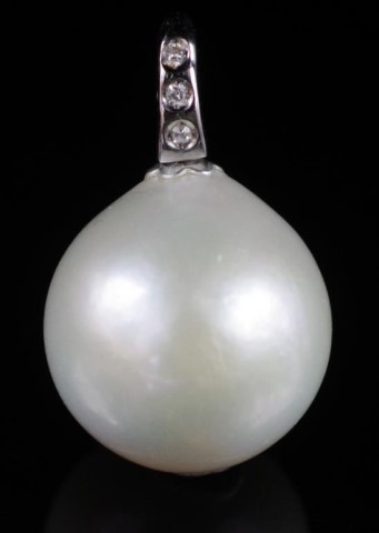 15mm cultured pearl, diamond and gold pendant