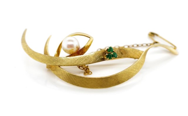 14ct gold, pearl and emerald brooch