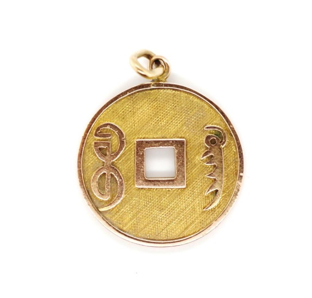 Oriental gold pendant - Image 2 of 2
