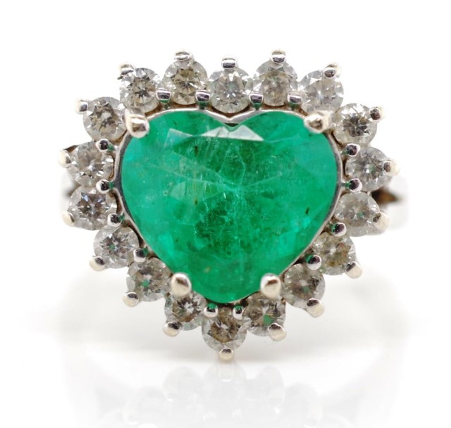 Emerald and diamond set 18ct white gold ring - Image 2 of 5