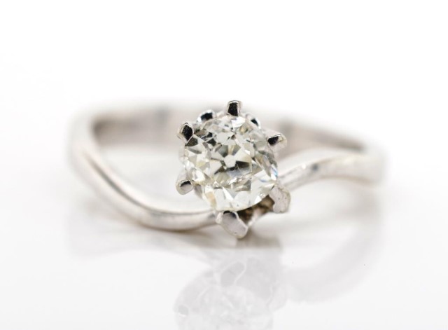 Old mine cut diamond solitaire and white gold ring - Image 2 of 3