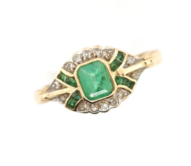 Emerald and diamond set 9ct gold ring