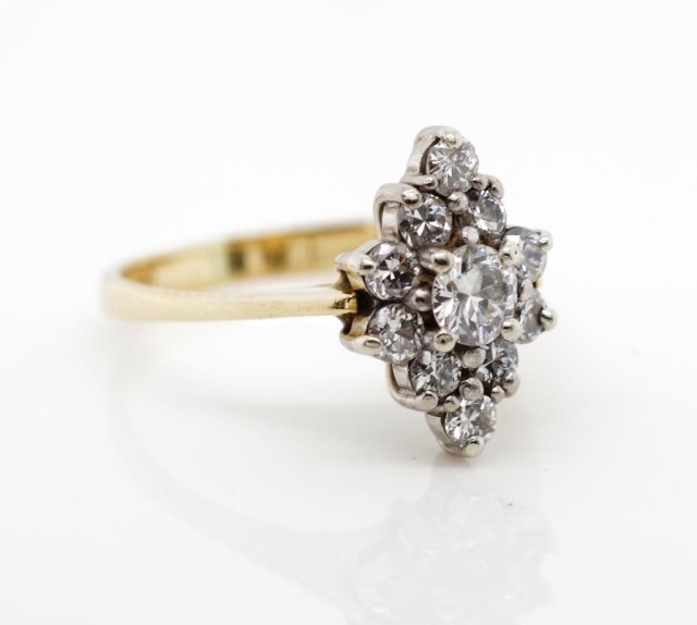 Diamond cluster and 18ct yellow gold ring - Image 2 of 4