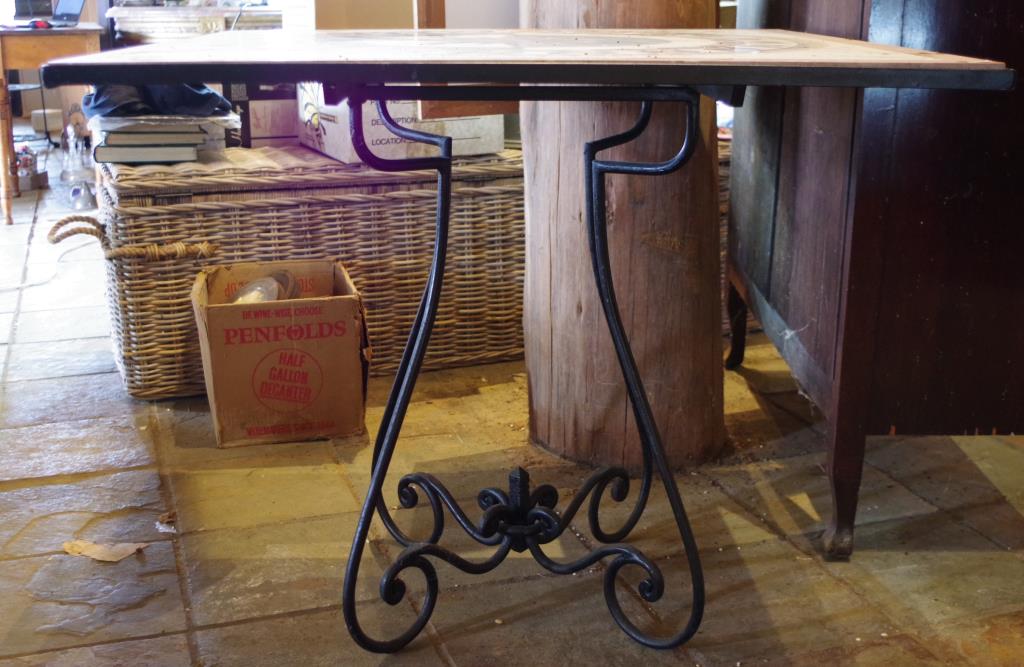 Italian style marble and cast iron table - Image 2 of 2