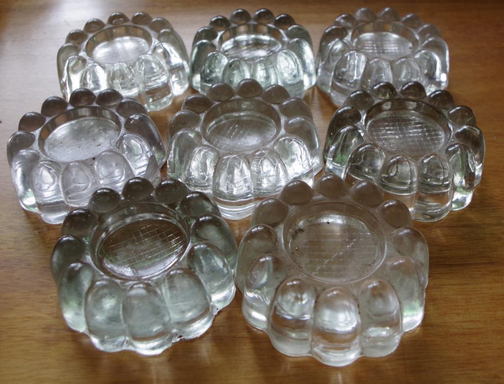 Eight Piano glass feet