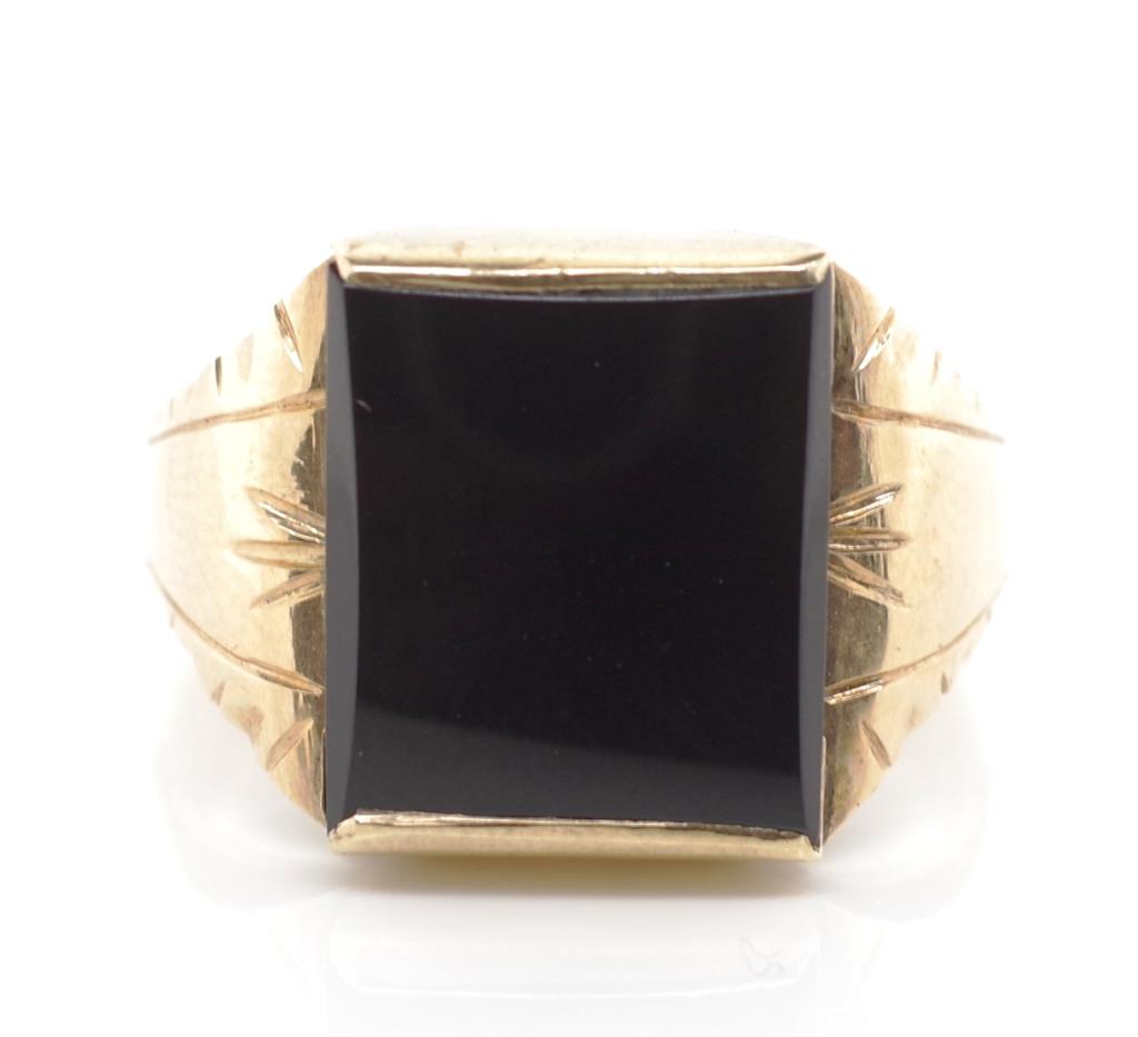 9ct yellow gold and onyx signet ring - Image 3 of 8