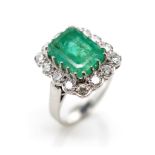 Good emerald and diamond 18ct white gold ring