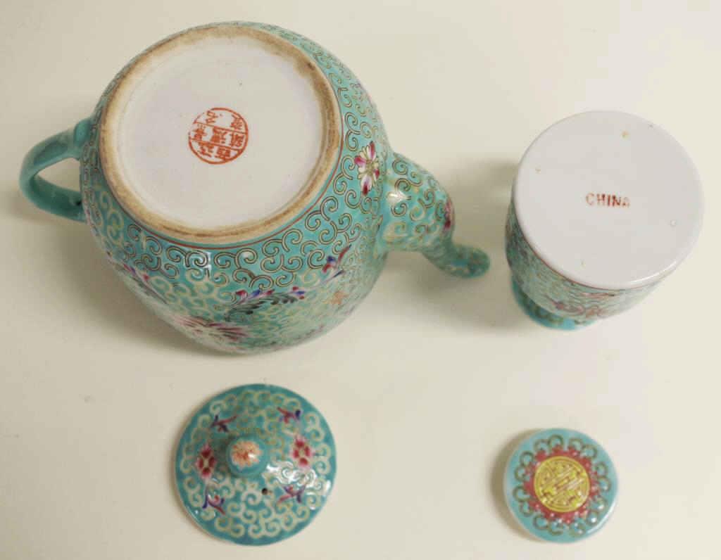 Chinese famille rose teapot, pourer & 12 plates - Image 9 of 10