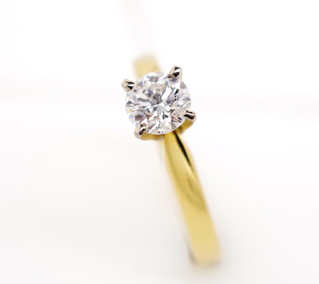 Solitaire diamond and 18ct yellow gold ring - Image 8 of 10