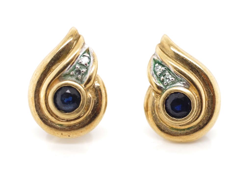 9ct yellow gold, sapphire and diamond stud