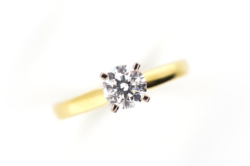 Solitaire diamond and 18ct yellow gold ring - Image 5 of 10