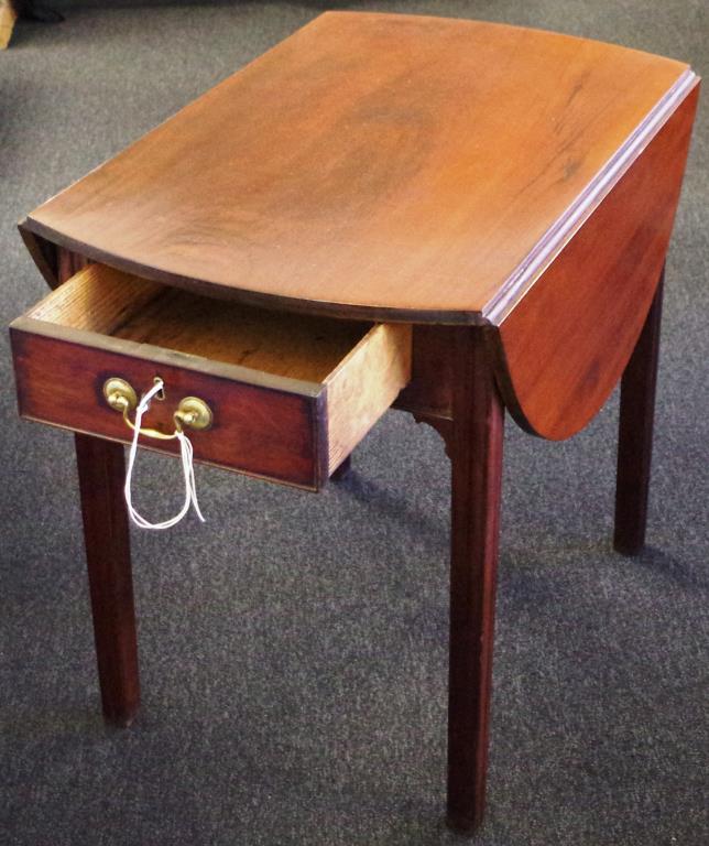 George III oval Pembroke drop leaf table - Image 3 of 8