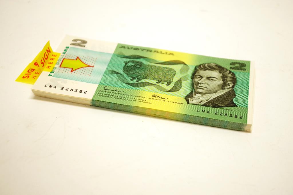 Collection Australian $2 uncirculated bank notes