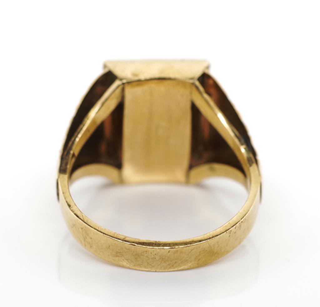 9ct yellow gold and onyx signet ring - Image 7 of 8