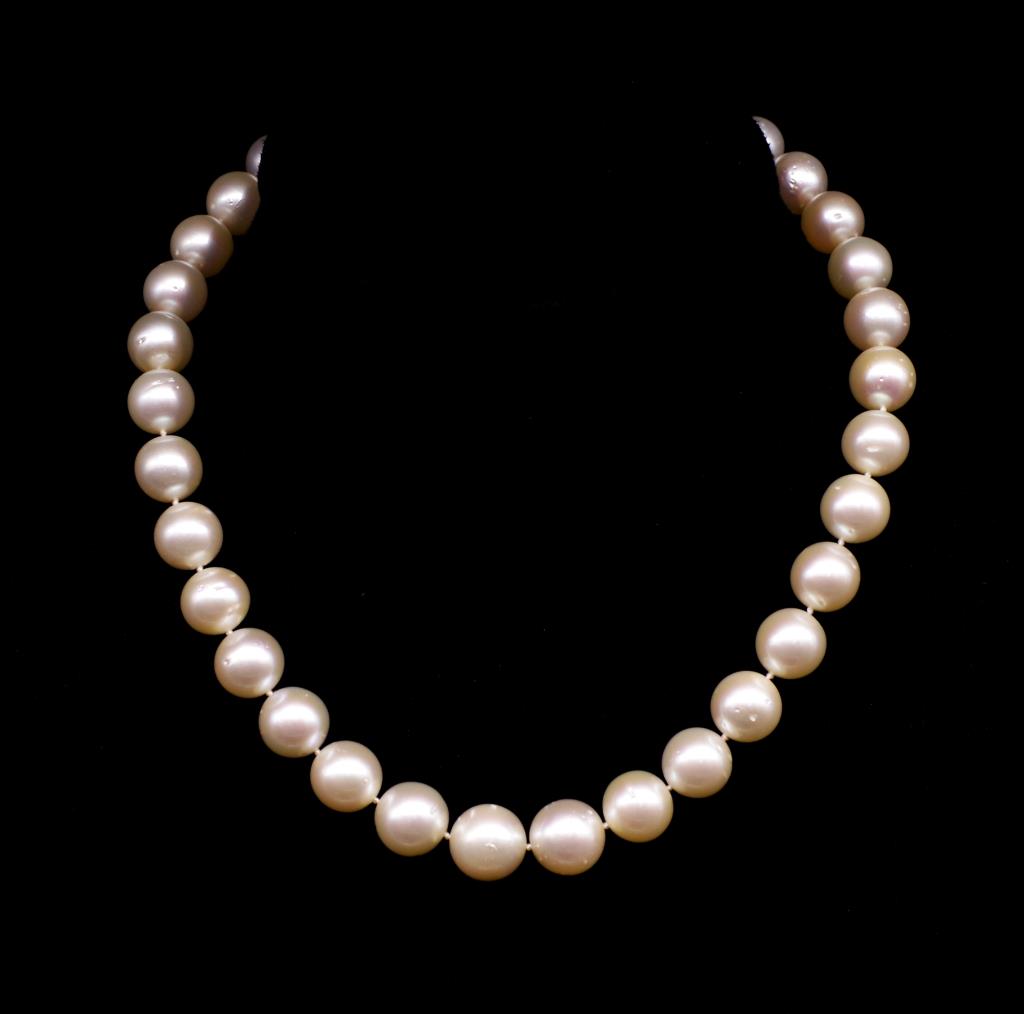 A good South sea pearl necklace