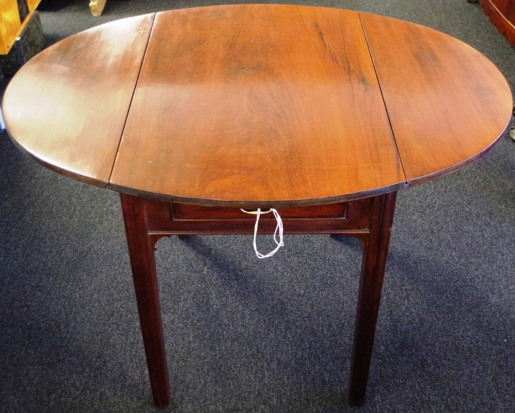 George III oval Pembroke drop leaf table - Image 8 of 8