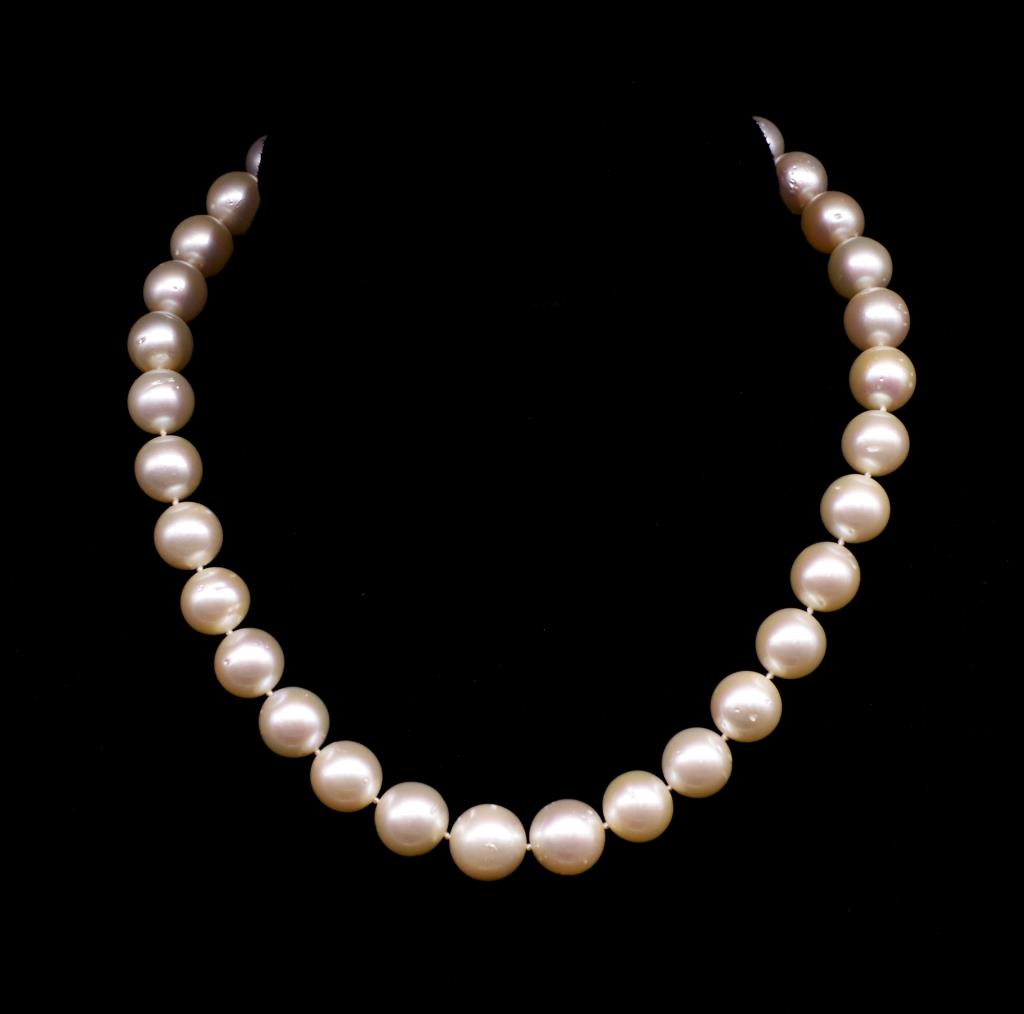 A good South sea pearl necklace - Image 2 of 8