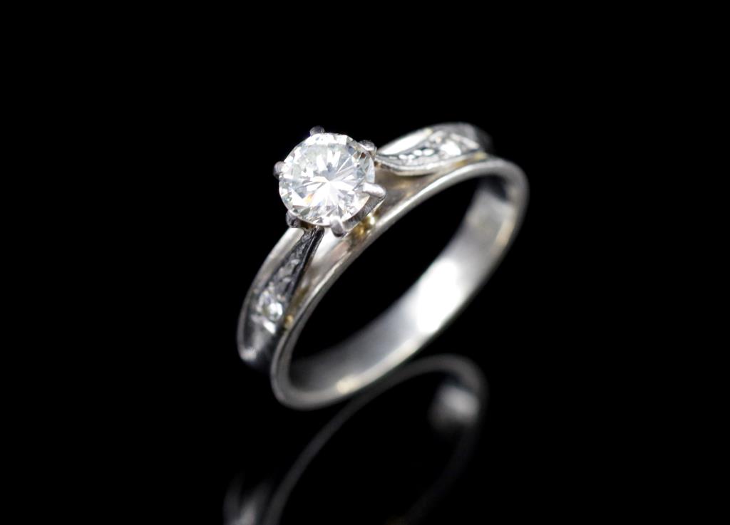 Solitaire diamond and 18ct white gold ring - Image 2 of 8