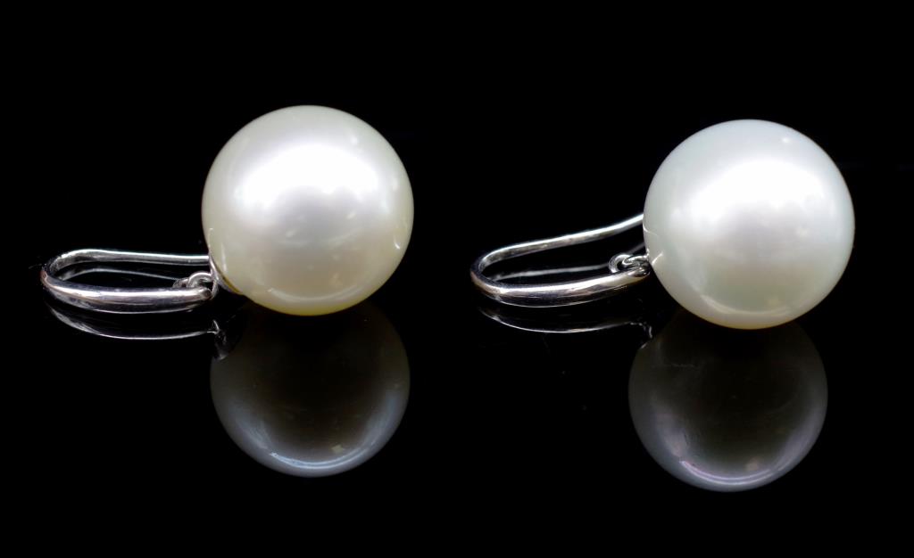 14mm Australian South sea pearl and gold earrings - Image 2 of 2