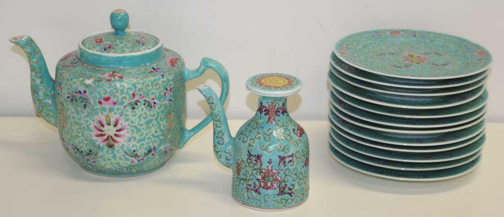 Chinese famille rose teapot, pourer & 12 plates