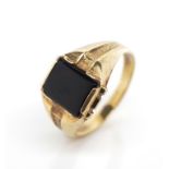 9ct yellow gold and onyx signet ring