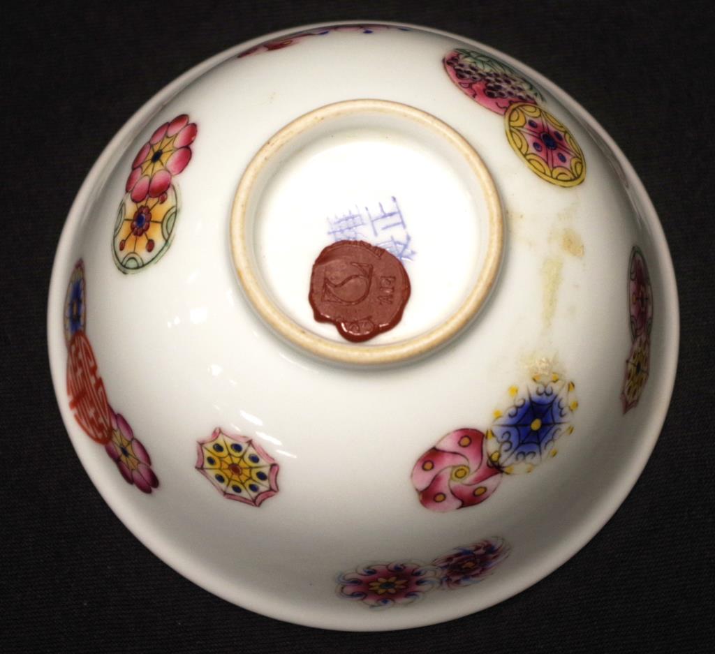 Chinese hand painted ceramic rice bowl - Image 3 of 3