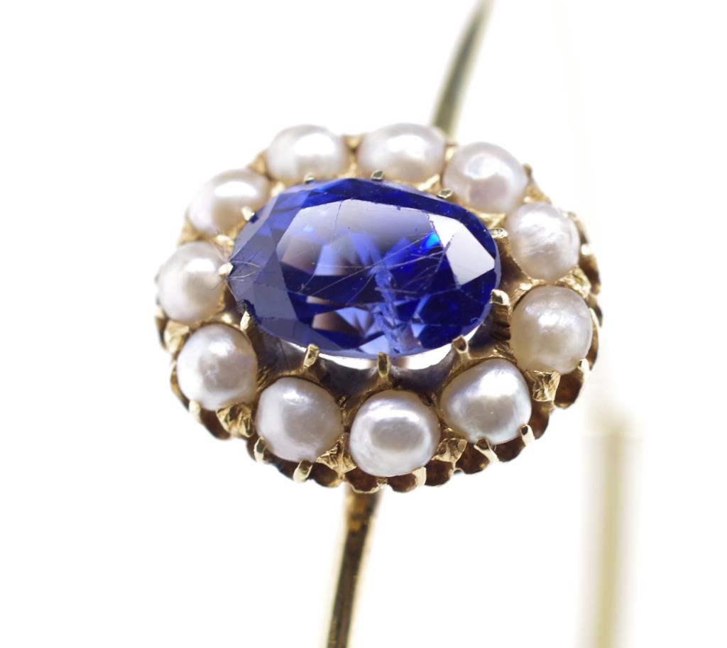 3.00ct Blue sapphire, seed pearl set gold bangle - Image 3 of 9