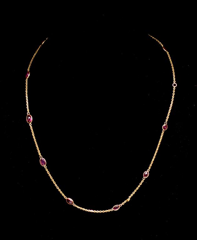 Garnet set 9ct yellow gold necklace - Image 3 of 3