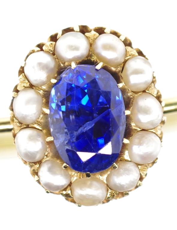 3.00ct Blue sapphire, seed pearl set gold bangle - Image 2 of 9