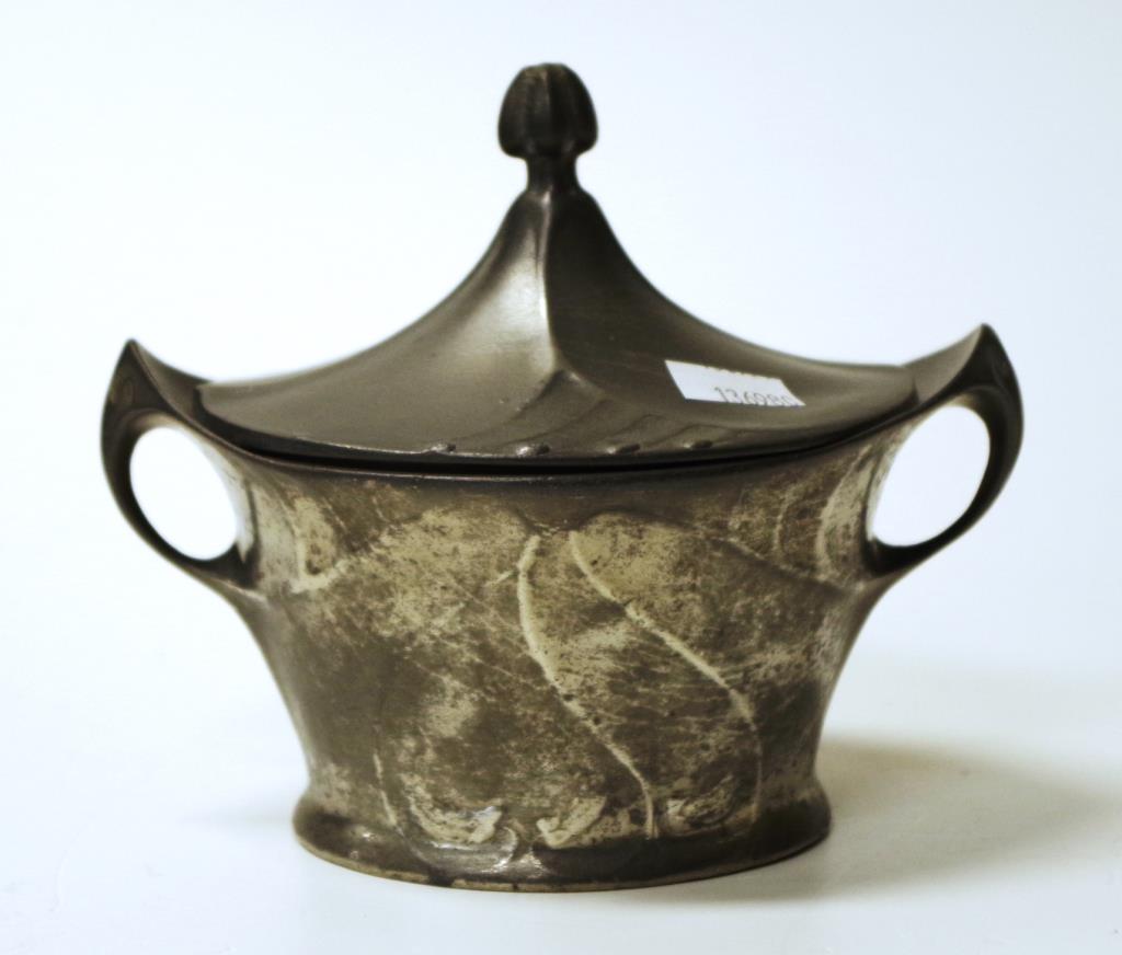 Kayzerzinn lidded pewter bowl