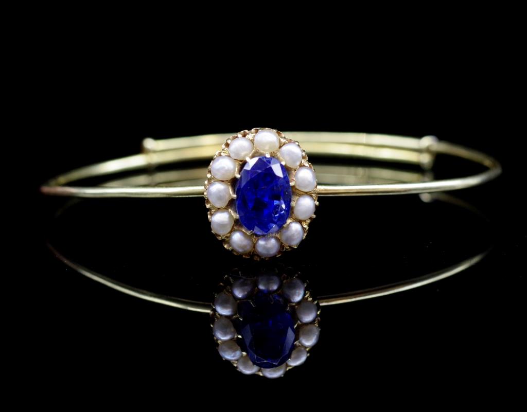 3.00ct Blue sapphire, seed pearl set gold bangle