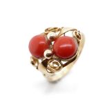14ct yellow gold and coral ring